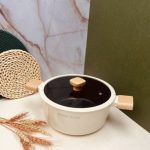 قابلمه دسته چوبی چدن سفید دنی هوم Danny Home - سایز 20 سانت