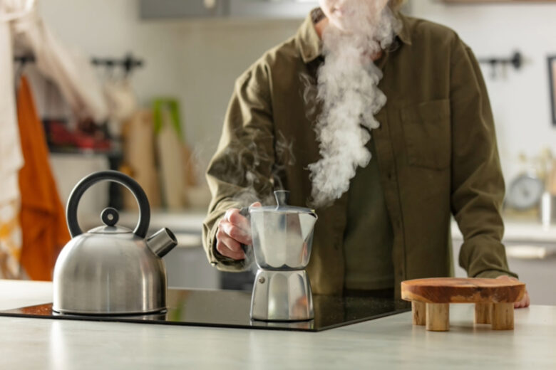 راهنمای استفاده از موکا پات برای تهیه قهوه عالی