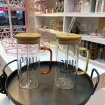 ماگ پیرکس نی‌دار دسته رنگی درب بامبو