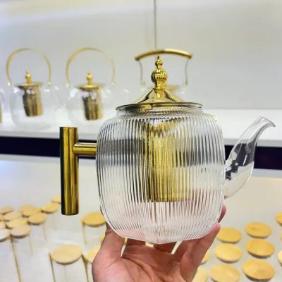 قوری پیرکس درب و صافی و دسته استیل طلایی