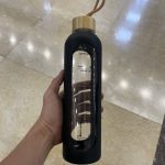 بطری آب شیشهای دنی هوم (Danny Home) با نشانگر زمان – رنگ مشکی
