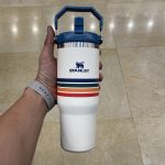 ماگ نیدار استنلی STANLEY مدل IceFlow ظرفیت ۸۸۷ میلیلیتر – سفید درب سرمهای
