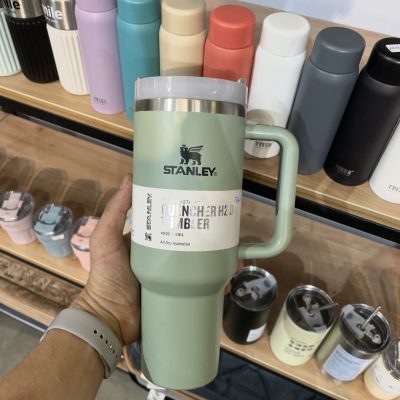 ماگ استنلی Quencher H2.O Tumbler دسته‌دار 1.18 لیتر سبز