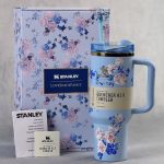 ماگ کادویی استنلی STANLEY مدل Quencher H2.0 Tumbler – طرح گلدار (ابی)