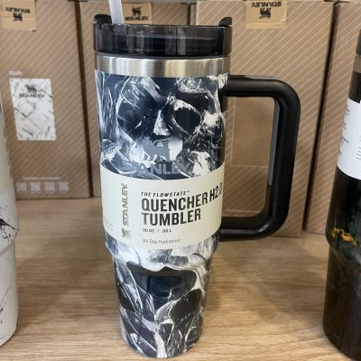ماگ استنلی Quencher H2.O Tumbler ظرفیت ۸۸۷ میل – رنگ مرمر یخ سیاه (Black Ice Marble)