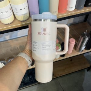 تراول ماگ استنلی Quencher H2.O رنگ Rose Quartz گلبهی روشن