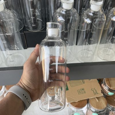 بطری آب شفاف زماندار 4home حجم 750 میل ✨ طراحی شیشه‌ای شفاف | نشانگر زمان نوشیدن | ضد نشت و مقاوم معرفی محصول بطری آب شفاف 4home با ظرفیت 750 میل، یک همراه سبک، زیبا و کاربردی برای زندگی روزمره است. این بطری با بدنه شیشه‌ای بوروسیلیکات و نشانگر زمان نوشیدن طراحی شده تا شما را به مصرف بیشتر آب در طول روز ترغیب کند. مناسب برای خانه، محل کار، باشگاه یا حتی سفرهای طولانی، این بطری انتخابی عالی برای حفظ سلامتی و سبک زندگی سالم است. طراحی و جنس بدنه شیشه بوروسیلیکات باکیفیت، مقاوم در برابر گرما و سرما طراحی شفاف بدون حباب با چاپ زمان‌بندی برای مدیریت مصرف آب درب ترکیبی پیچشی و فشاری با سیلیکون ضدنشت سبک و قابل‌حمل، مناسب برای استفاده روزانه مشخصات فنی بطری آب زماندار 4home ویژگی توضیحات برند 4home مدل بطری آب شفاف زماندار کشور سازنده چین حجم 750 میلی‌لیتر ارتفاع بطری 24 سانتی‌متر قطر بطری 7 سانتی‌متر جنس بدنه شیشه بوروسیلیکات (مقاوم در برابر حرارت و برودت) درب ترکیبی پیچشی و فشاری آب‌بندی سیلیکون ضد نشت طراحی شفاف، چاپ زمان‌بندی نوشیدن وزن بسیار سبک، مناسب حمل روزانه کاربرد آب و نوشیدنی‌های سرد ویژگی‌ها و مزایا 🔹 نشانگر زمان نوشیدن آب: یادآوری مصرف آب در طول روز برای حفظ سلامتی 🔹 بدنه شیشه‌ای مقاوم: تحمل دماهای بالا و پایین بدون تغییر کیفیت 🔹 آب‌بندی ضدنشت: مناسب برای کیف، کوله‌پشتی و استفاده در حرکت 🔹 طراحی سبک و مدرن: حمل آسان در ورزش، سفر و محل کار 🔹 چندمنظوره: مناسب برای نوشیدنی‌های مختلف مثل آب، دمنوش سرد و آب‌میوه کاربردها استفاده در خانه و محل کار برای مدیریت مصرف آب روزانه همراهی مطمئن در باشگاه، یوگا و تمرینات ورزشی بطری قابل حمل برای سفر، کمپینگ، کوه‌نوردی و دوچرخه‌سواری هدیه‌ای جذاب و کاربردی برای روز مادر یا مناسبت‌های خاص راهنمای استفاده و نگهداری قبل از اولین استفاده، بطری را با آب ولرم و شوینده ملایم بشویید. در هنگام بستن درب، مطمئن شوید واشر سیلیکونی در جای خود قرار دارد. برای ماندگاری بیشتر چاپ زمان‌بندی، از شستشو با سیم ظرفشویی خودداری کنید. مناسب نوشیدنی‌های سرد یا ولرم؛ برای مایعات بسیار داغ توصیه نمی‌شود. روش‌های ارسال و زمان تحویل 📦 سفارش شما نهایتاً طی ۲ روز کاری آماده و ارسال خواهد شد. 📦 پست پیشتاز: ارسال به سراسر ایران 🚀 اسنپ‌باکس / تپسی‌باکس: تحویل فوری در تهران 📦 تیپاکس / پینکس: پرداخت در محل برای شهرستان‌ها ⏳ مدت زمان تحویل: تهران: ۲ تا ۵ روز کاری سایر شهرها: ۳ تا ۷ روز کاری چرا خرید از اوتهران؟ ✅ ضمانت اصالت کالا ✅ ارسال سریع و مطمئن ✅ تصاویر واقعی و بدون ادیت ✅ پشتیبانی کامل قبل و بعد از خرید 📞 سفارش و مشاوره: موبایل: ۰۹۱۲۷۰۸۳۷۸۸ تلفن ثابت: ۰۲۱-۶۶۲۲۲۹۶۳ 🌐 خرید آنلاین: evtehran.ir پرسش‌های متداول (FAQ) 1. آیا بطری آب 4home ضدنشت است؟ بله، درب این بطری مجهز به سیلیکون ضدآب است که از هرگونه نشتی جلوگیری می‌کند. 2. آیا می‌توان از این بطری برای نوشیدنی‌های داغ استفاده کرد؟ این بطری برای نوشیدنی‌های سرد یا ولرم مناسب است و استفاده مداوم برای مایعات بسیار داغ توصیه نمی‌شود. 3. چاپ زمان‌بندی روی بطری ماندگار است؟ بله، با شستشوی صحیح و پرهیز از استفاده از سیم ظرفشویی، چاپ زمان‌بندی دوام طولانی خواهد داشت. جمع‌بندی و خرید بطری آب شفاف 4home حجم 750 میل با طراحی زمان‌دار، بدنه مقاوم و سبک، گزینه‌ای عالی برای ورزش، سفر و استفاده روزمره است. این محصول نه‌تنها به شما در مدیریت مصرف آب کمک می‌کند بلکه با طراحی شیک و ضدنشت خود، یک انتخاب ایده‌آل برای هدیه نیز محسوب می‌شود. 🎁 همین حالا از اوتهران سفارش دهید و با نوشیدن آب کافی، سبک زندگی سالم‌تری داشته باشید! 🔎 سئو 📝 توضیحات متا خرید بطری آب شفاف زماندار 4home حجم 750 میل با بدنه شیشه‌ای بوروسیلیکات، ضد نشت و سبک. مناسب ورزش، سفر و هدیه | ارسال سریع از اوتهران. 🎯 کلمه کلیدی اصلی بطری آب شفاف زماندار 4home حجم 750 میل 🔑 کلمات کلیدی پیشنهادی گوگل خرید بطری آب زماندار 750 میل بطری آب شیشه‌ای شفاف 4home بطری آب ضدنشت سبک بطری آب ورزشی زماندار بطری شیشه‌ای برای باشگاه و سفر قیمت بطری آب 750 میل 4home