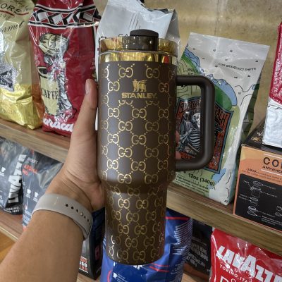 تراول ماگ استنلی طرح گوچی قهوه‌ای تامبلر Quencher H2.O (۱.۱۸ لیتر)