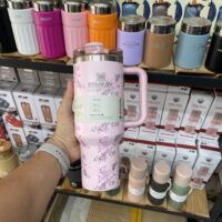 تراول ماگ استنلی پاپیون صورتی مدل Tumbler – ظرفیت ۱.۱۸ لیتر | Stanley Quencher H2.O