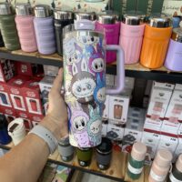 ماگ استنلی لبوبو دسته‌دار مدل QUENCHER H2.O Tumbler – رنگ یاسی بنفش | ظرفیت ۱.۱۸ لیتر