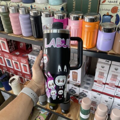 ماگ استنلی لبوبو دسته‌دار مدل QUENCHER H2.O Tumbler – رنگ مشکی | ظرفیت ۱.۱۸ لیتر