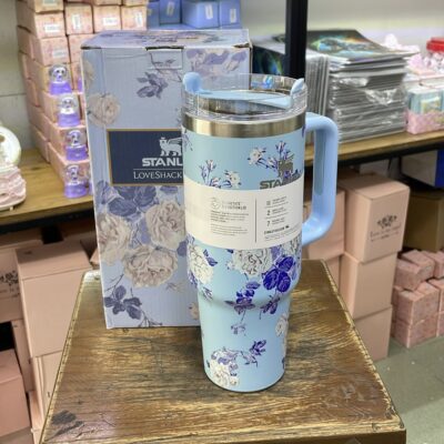 ماگ دسته‌دار استنلی گلدار آبی 1.18 لیتر | مدل Quencher Tumbler H2.0
