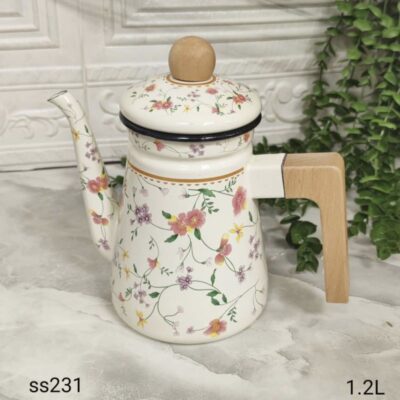 کتری لعابی دسته چوبی بلند طرح گل ریز (۱.۲ لیتر)