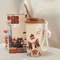 تراول ماگ ۵۶۰ میل طرح گربه آویز پنجه‌ای برند DILLER
