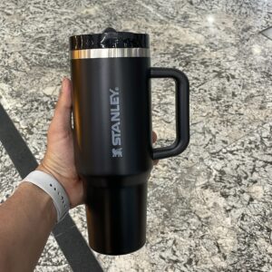 ماگ استنلی مشکی 1.18 لیتر مدل Quencher H2.0 | درب ضد نشت