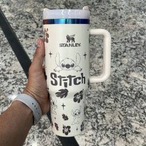 تراول ماگ استنلی طرح استیچ کرم نی‌دار 1.18 لیتر